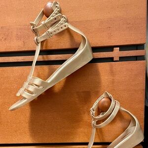 Old Navy gold rubber strappy sandals, sz 8